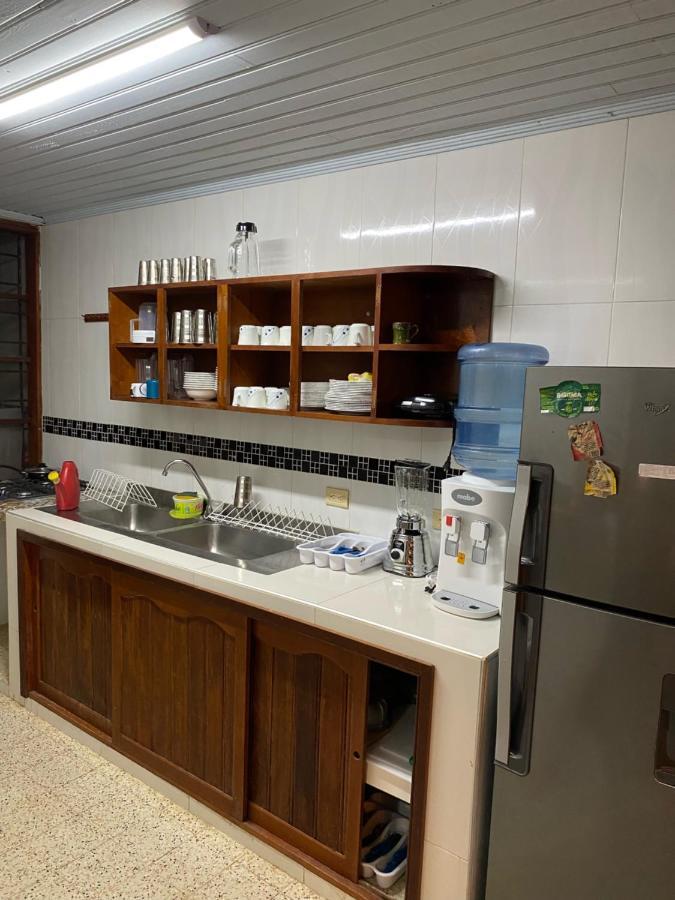 Tambo Hostel レティシア エクステリア 写真