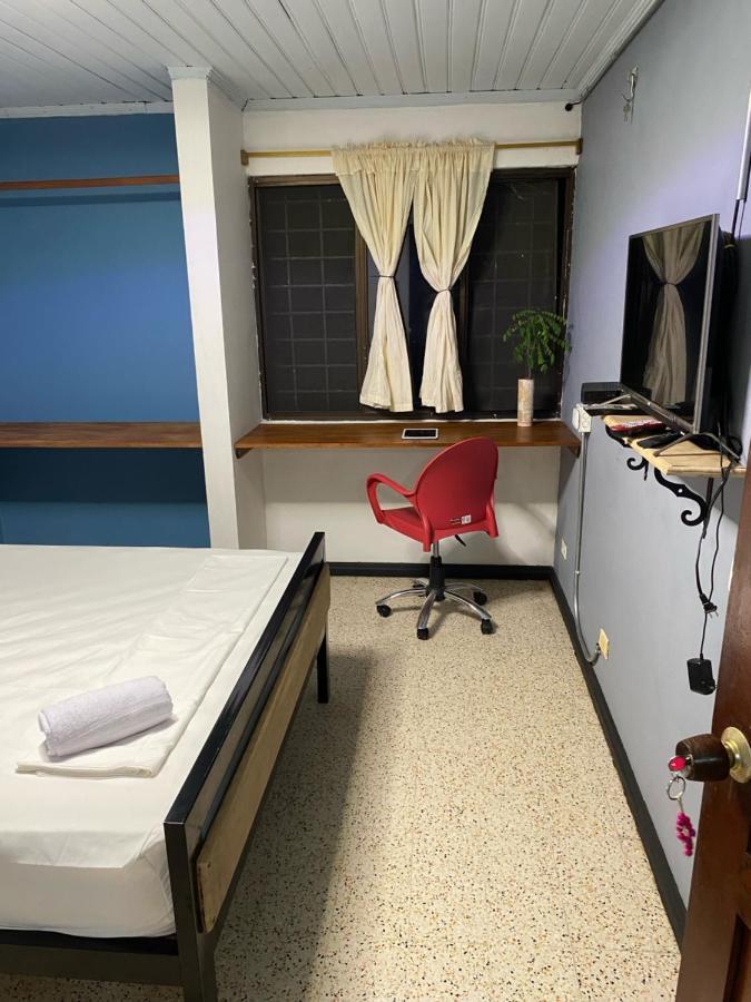 Tambo Hostel レティシア エクステリア 写真