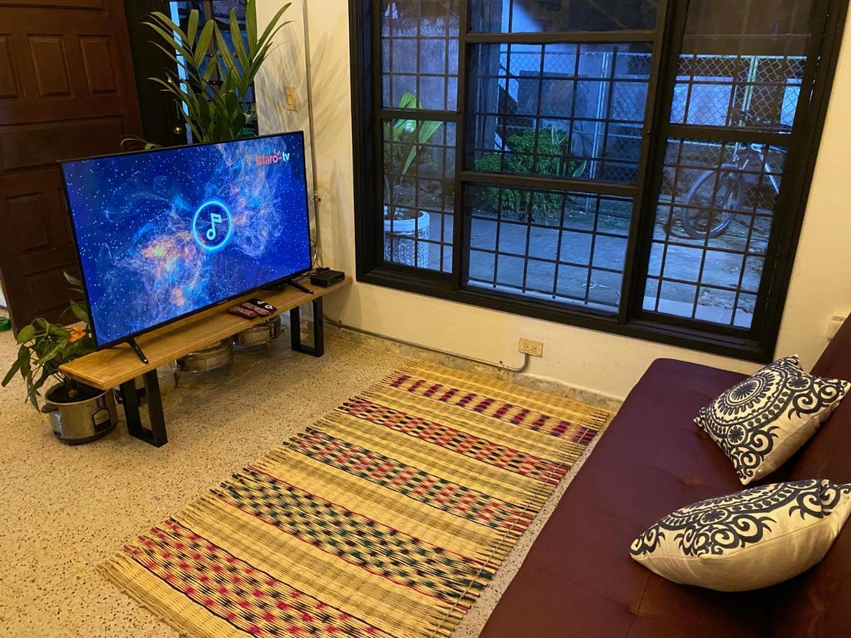 Tambo Hostel レティシア エクステリア 写真