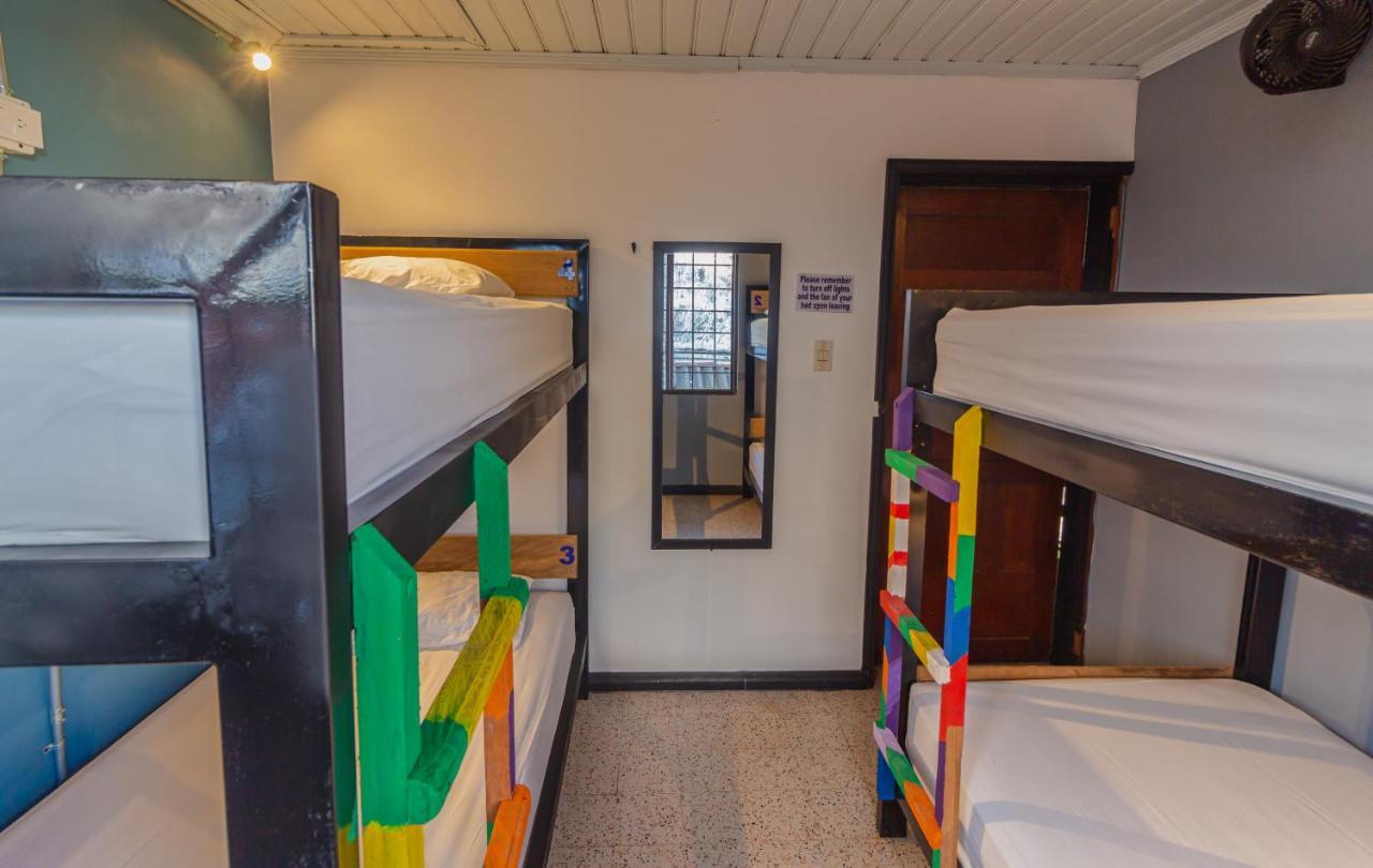 Tambo Hostel レティシア エクステリア 写真