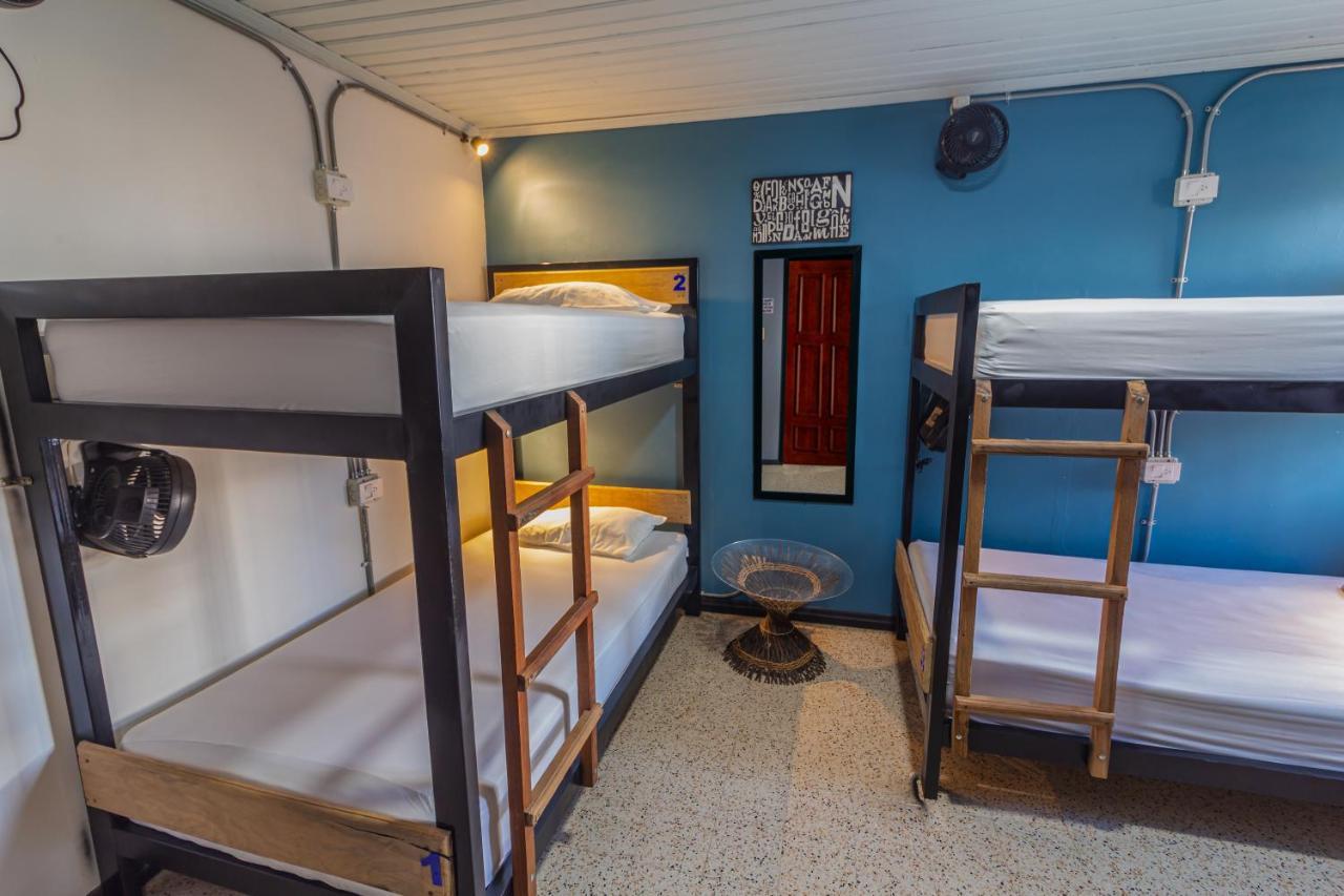 Tambo Hostel レティシア エクステリア 写真